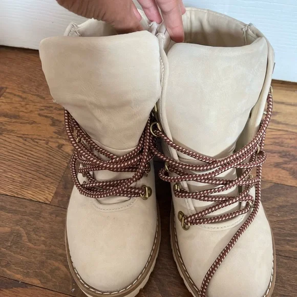 Women's Cream Lace-Up Ankle Boots St John’s Bay Chunky Heel Size 8 1/2 - Picture 7 of 11
